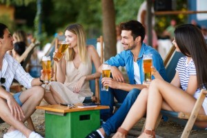 Group,Of,Young,People,Sitting,In,A,Summer,Cafe,Drink