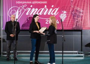 Надежда Дюлгерска връчва приза Млад енолог